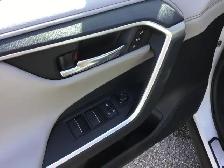 2019 Toyota RAV4 - Photo 18