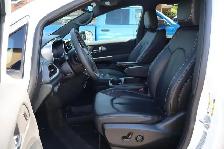 2025 Chrysler Pacifica Select - Photo 12