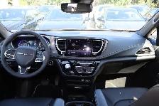 2025 Chrysler Pacifica Select - Photo 13