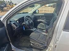 2012 Mitsubishi Outlander ES - Photo 13