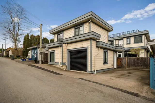 Vancouver Laneway House for Rent – 2 Bed 2 Bath