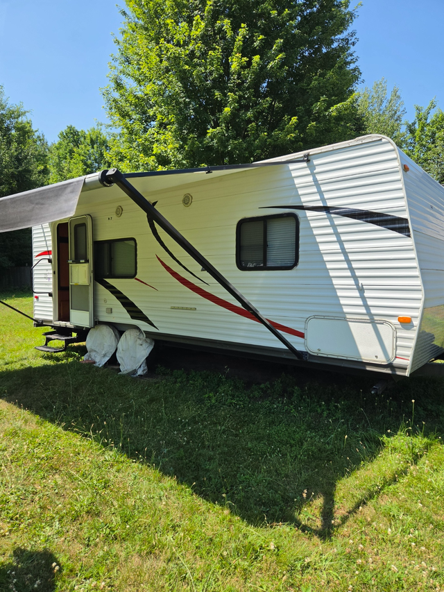 2011 KZ Sportsman S241RK travel trailer