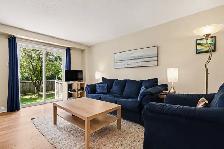 Upgraded 3bdrm townhome with fin. bsmt - no rear neighbours - Photo 2