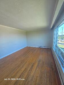 Spacious 2-Bedroom Upper-Level Apartment for Rent - Photo 8