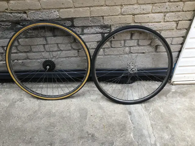 700x 32 road bike wheel set front & rear with rim & tires $40