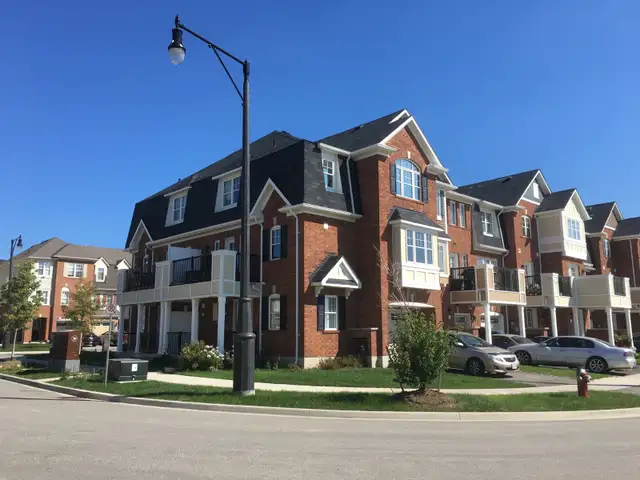 Private Room LADY Tenant @ Mt. Pleasant GO Station Brampton