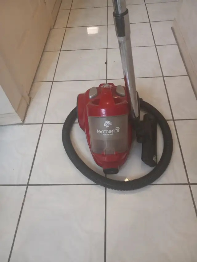 DIRT DEVIL  VACUUM