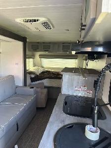 travel Trailer - Photo 6