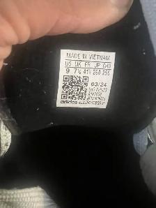 Adiddas Fashion Sneakers $50 - Photo 4