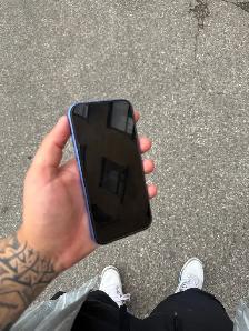Iphone 16 - Photo 4