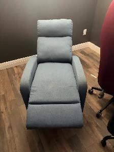 Very nice compact reclining chair for sale for $150 - Photo 2
