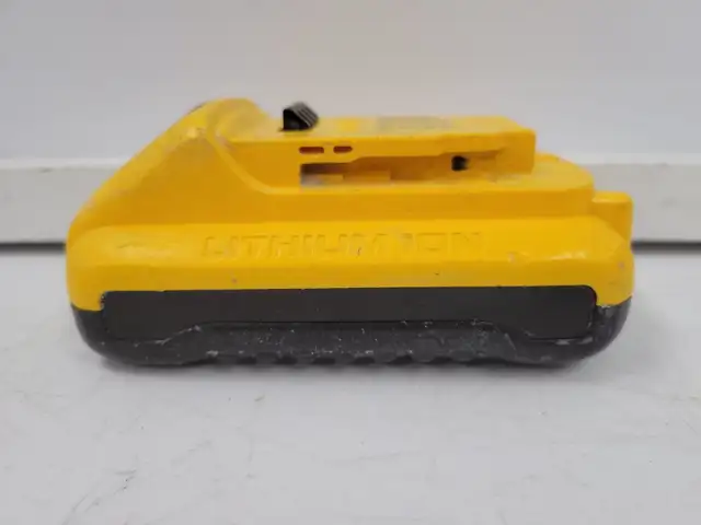 (B1571) Dewalt DCB230 Battery-3.0Ah