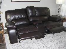 BEAUTIFUL DARK BROWN LEATHER LOVESEAT