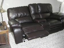 BEAUTIFUL DARK BROWN LEATHER LOVESEAT - Photo 3