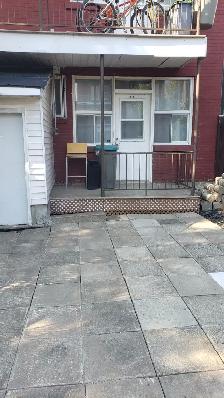 Large Bright 3.5 fully furnished September 1st - Photo 10