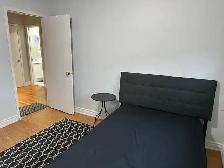 Lg Furnished 2nd floor rm - Richmond Hill - Yonge / Elgin Mills - Photo 2