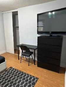 Lg Furnished 2nd floor rm - Richmond Hill - Yonge / Elgin Mills - Photo 3