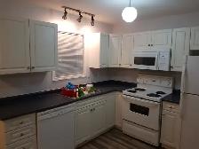 Early September, Bright/Spacious, Townhouse Lakewood Area - Photo 3