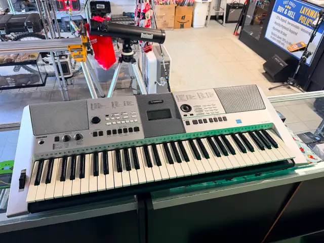Yamaha PSR-E413 - 61 Key Portable Keyboard w/ Cord (#19542)