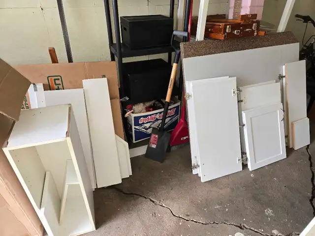 kitchen cabinets, need to move asap