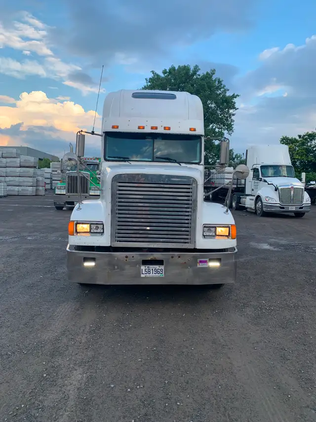 Freightliner 2000 FLD-120