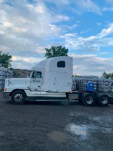 Freightliner 2000 FLD-120 - Photo 2