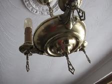 1930s ANTIQUE BRASS 3 ARM PAN CANDLEWICK CEILING LAMP FIXTURE - Photo 4