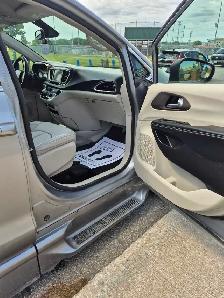 2021 Chrysler Pacifica Wheelchair Accessible Van - Photo 8