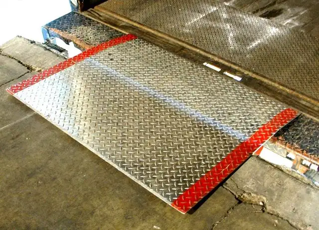 Warehouse Dock Plates and Dock Boards