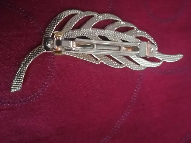 Brooches $3 each