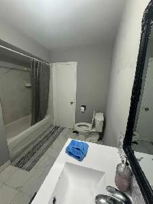 FULL 3 BEDROOM RECENTLY RENOVATED TOWNHOUSE RENTAL IN BRAMPTON - Photo 6