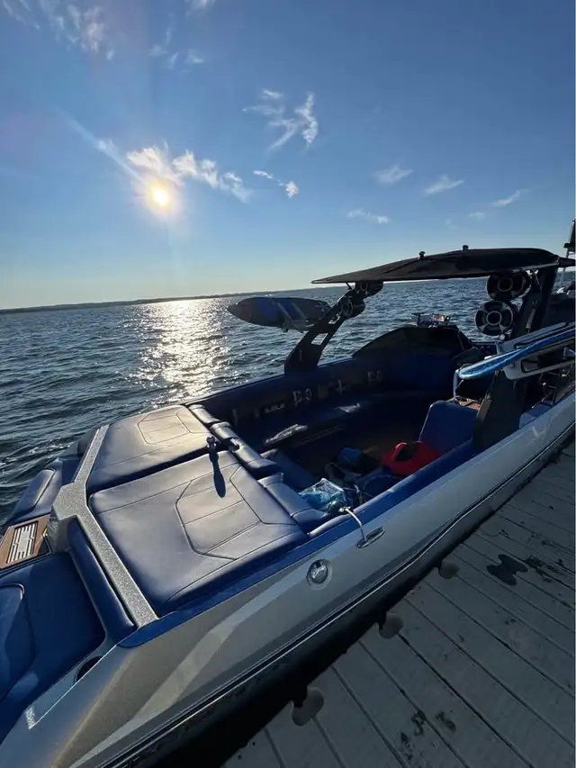 Malibu Wake Surfing on Lake Simcoe – Starting at $250/Hour ‍♀️