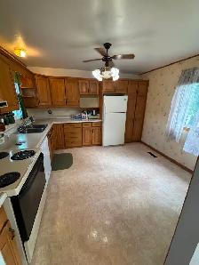 170 PINE CRES.,OPEN HOUSE SATURDAY 12-2:00 - Photo 2