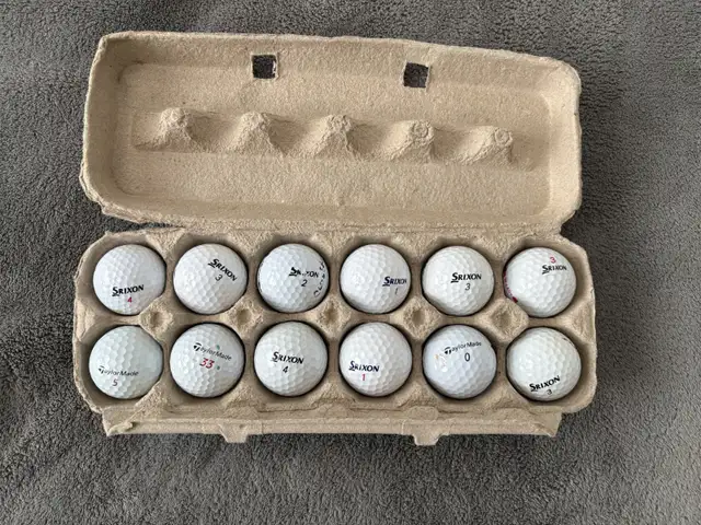 12 assorted golf balls Srixon Taylormade