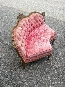 Free delivery used Vintage Pink Settee - Photo 3