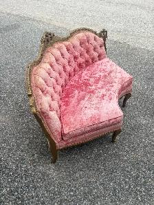 Free delivery used Vintage Pink Settee - Photo 6
