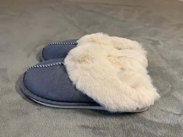 Womens / Mens Furry Slippers brand new