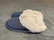 Womens / Mens Furry Slippers brand new