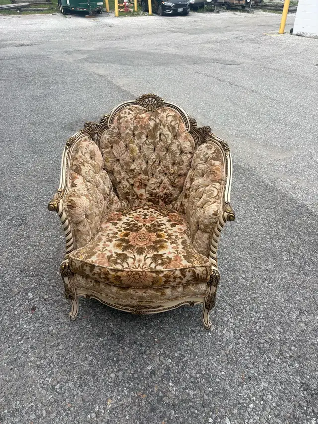 Free delivery used Vintage Accent Chair