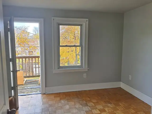 Private room for rent-beside Windsor University