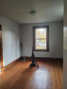 Private room for rent-beside Windsor University - Photo 2