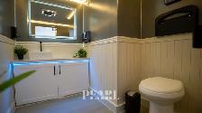washroom rentals - Photo 3