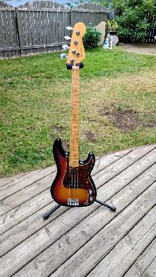 2008 Fender USA Precision bass guitar - Photo 3