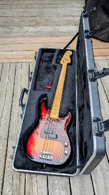 2008 Fender USA Precision bass guitar - Photo 9