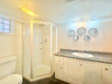 BEAUTIFUL 1-BEDROOM DEN MAIN LEVEL UNIT IN A FRIENDLY NEIGHBORHO - Photo 9