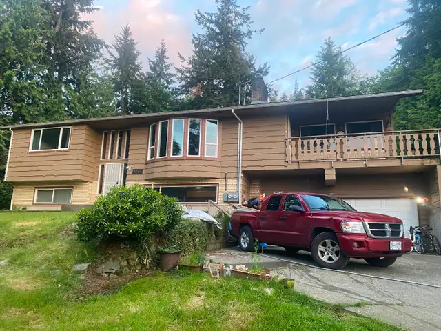 3 beds 2 bath main level housing for rent