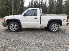 2006 GMC 1500 REG CAB SHORT BOX 4X4 V6 OBO/TRADE - Photo 2