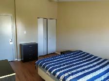 Master bedroom w/ private washroom - all utilities included - Photo 2