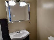 Master bedroom w/ private washroom - all utilities included - Photo 3