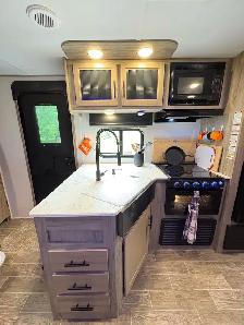 alpha Wolfe travel trailer - Photo 5